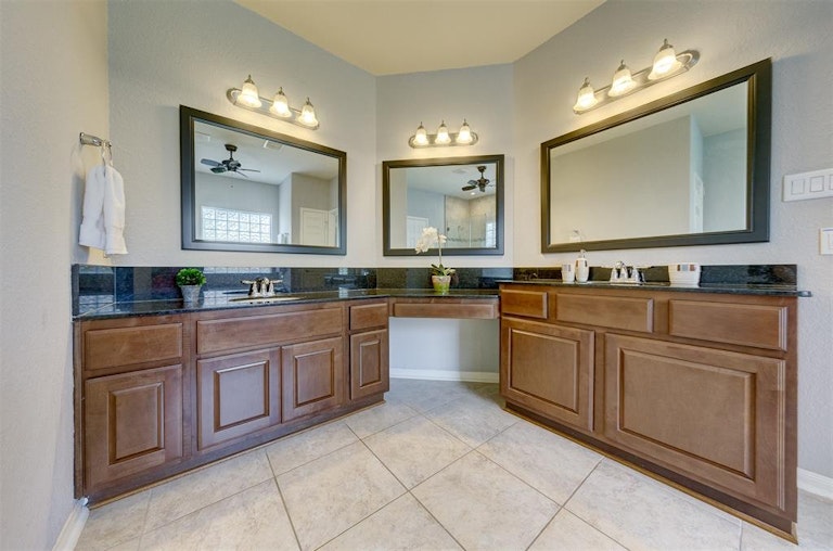 Photo 27 of 50 - 2240 Lakeway Dr, Friendswood, TX 77546