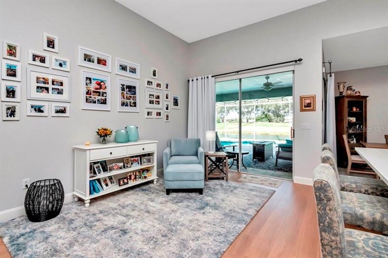 Photo 21 of 72 - 18910 Maisons Dr, Lutz, FL 33558