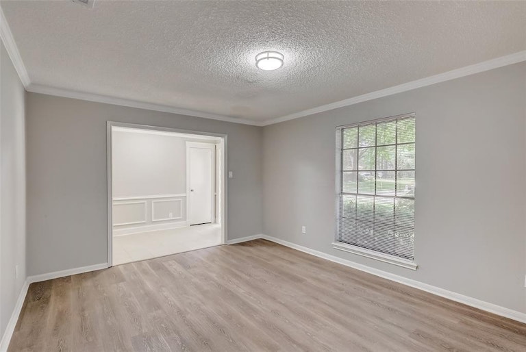 Photo 11 of 46 - 14002 Cedar Point Dr, Houston, TX 77070