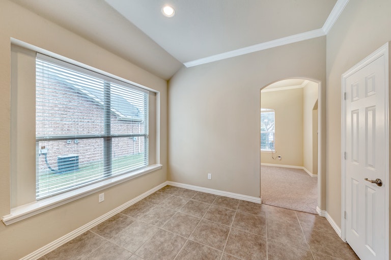 Photo 6 of 31 - 808 W Bend Blvd, Burleson, TX 76028