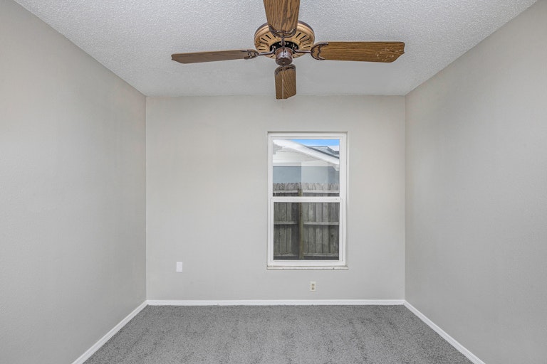 Photo 14 of 18 - 3139 Bordeaux Ln, Clearwater, FL 33759