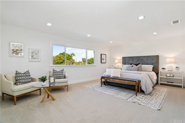 Photo 14 of 37 - 1166 E Claiborne Dr, Long Beach, CA 90807