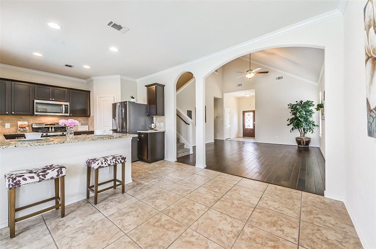 Photo 12 of 29 - 18902 Pinewood Point Ln, Tomball, TX 77377
