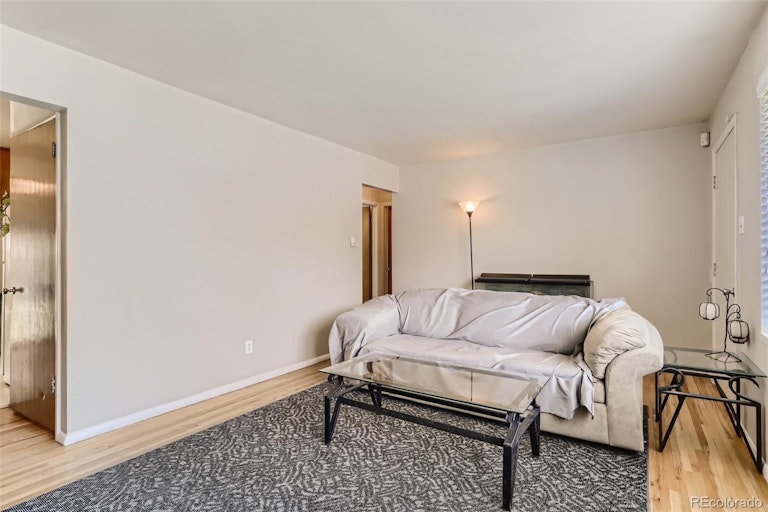 Photo 10 of 28 - 1427 S Krameria St, Denver, CO 80224