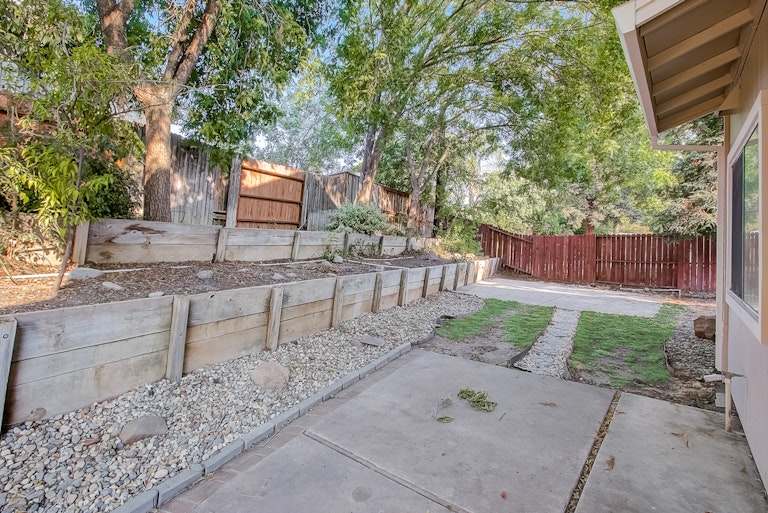 Photo 38 of 39 - 4025 Honey Rose Pl, Antelope, CA 95843
