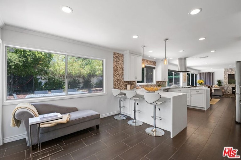 Photo 17 of 37 - 22334 Liberty Bell Rd, Calabasas, CA 91302
