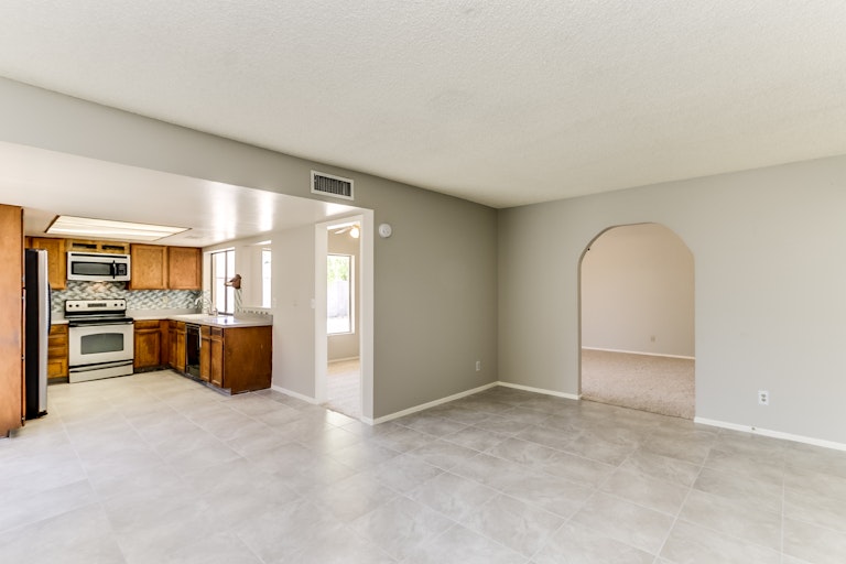 Photo 8 of 27 - 5056 N 71st Ave, Glendale, AZ 85303