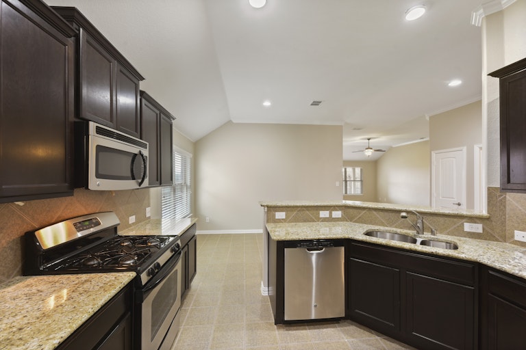 Photo 10 of 26 - 14313 Mariposa Lily Ln, Haslet, TX 76052