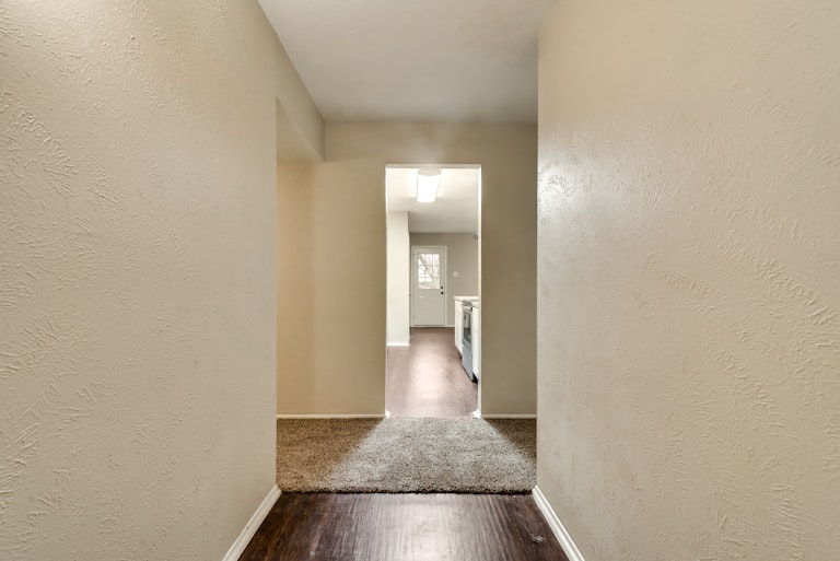 Photo 11 of 27 - 7302 Christie Ln, Dallas, TX 75249