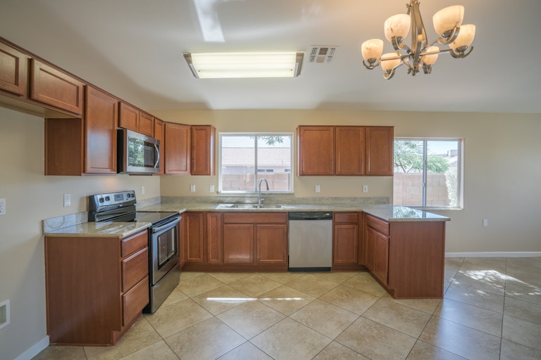 Photo 4 of 24 - 3564 W Tina Ln, Glendale, AZ 85310
