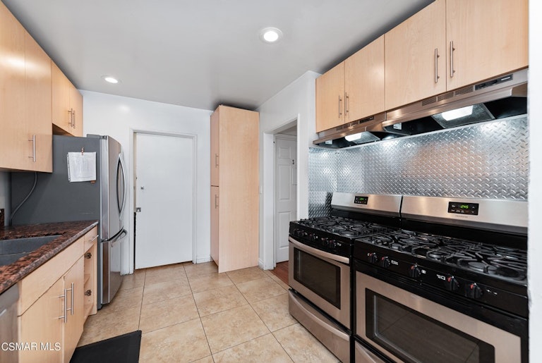 Photo 18 of 54 - 982 E Janss Rd, Thousand Oaks, CA 91360