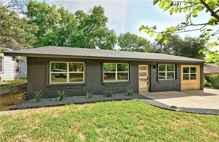 Photo 24 of 26 - 904 Austin Highlands Blvd, Austin, TX 78745