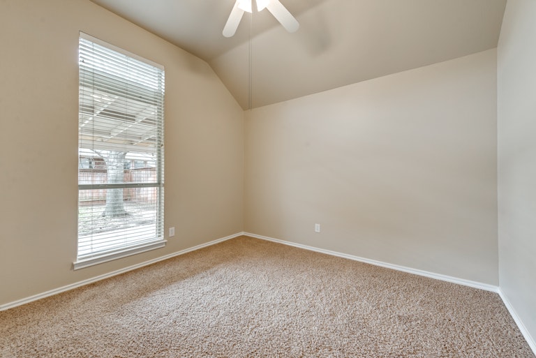 Photo 23 of 29 - 3954 Wisteria Ln, Haltom City, TX 76137