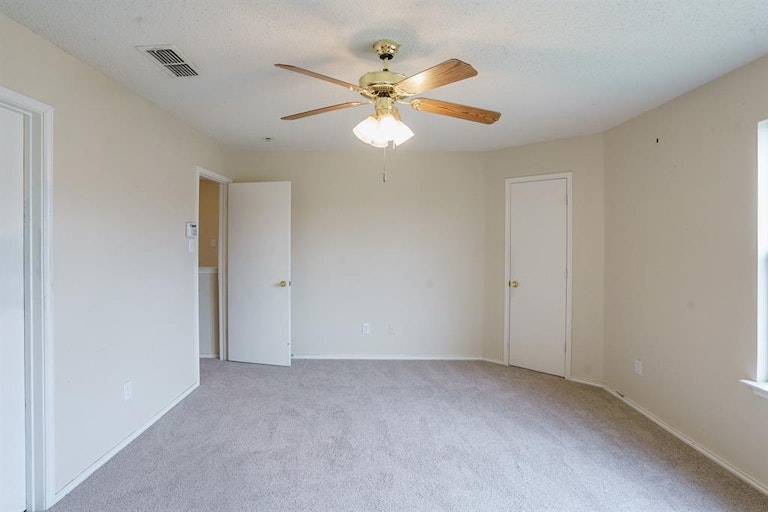 Photo 11 of 19 - 2553 Big Spring Dr, Fort Worth, TX 76120