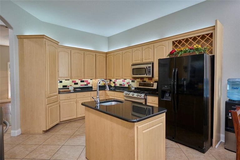 Photo 21 of 63 - 653 Hart Lake Dr, Winter Haven, FL 33884