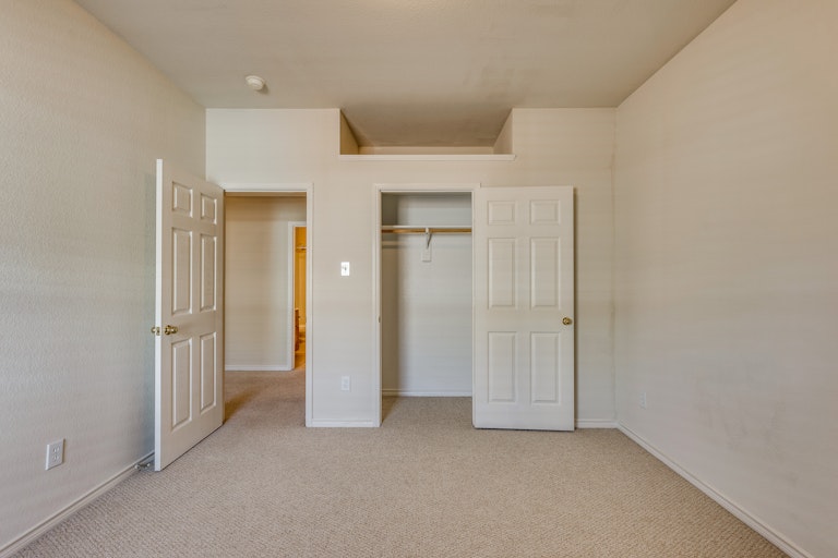 Photo 9 of 25 - 1815 Avonlea Dr, Rockwall, TX 75087