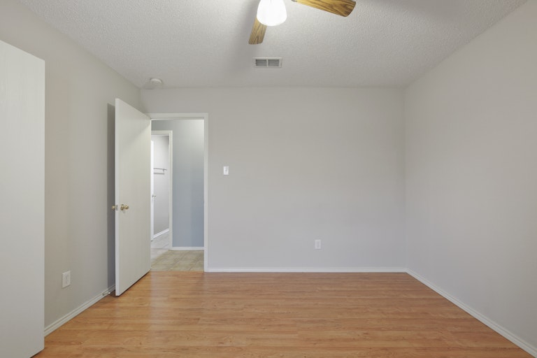 Photo 21 of 28 - 3854 Steeplechase Dr, Fort Worth, TX 76123