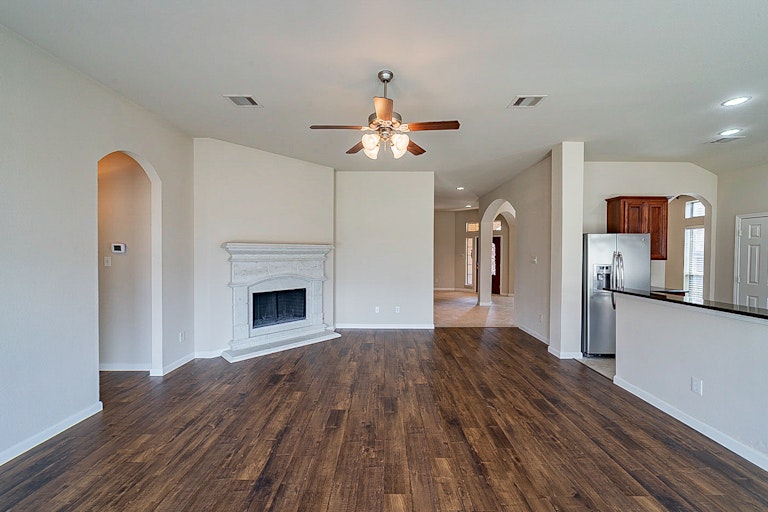 Photo 13 of 37 - 14727 Fountain Stone Ln, Humble, TX 77396