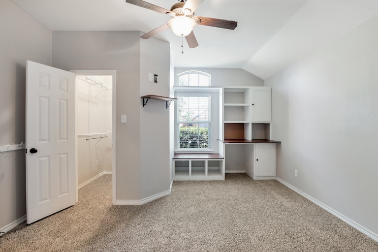 Photo 14 of 25 - 8705 Vista Royale Dr, Fort Worth, TX 76108