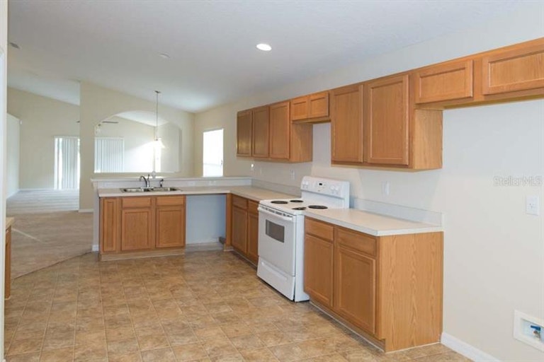 Photo 3 of 17 - 4085 Waltham Forest Dr, Tavares, FL 32778