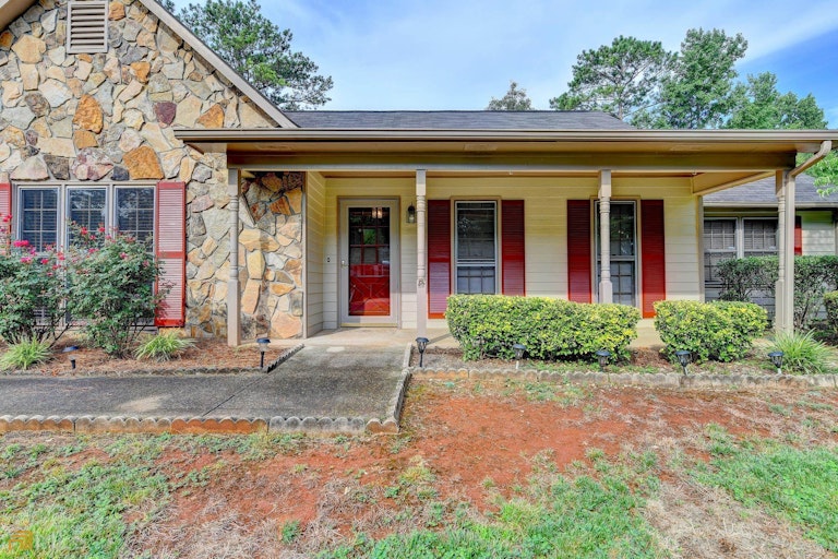 Photo 3 of 47 - 658 Shiloh Ct, Lawrenceville, GA 30044