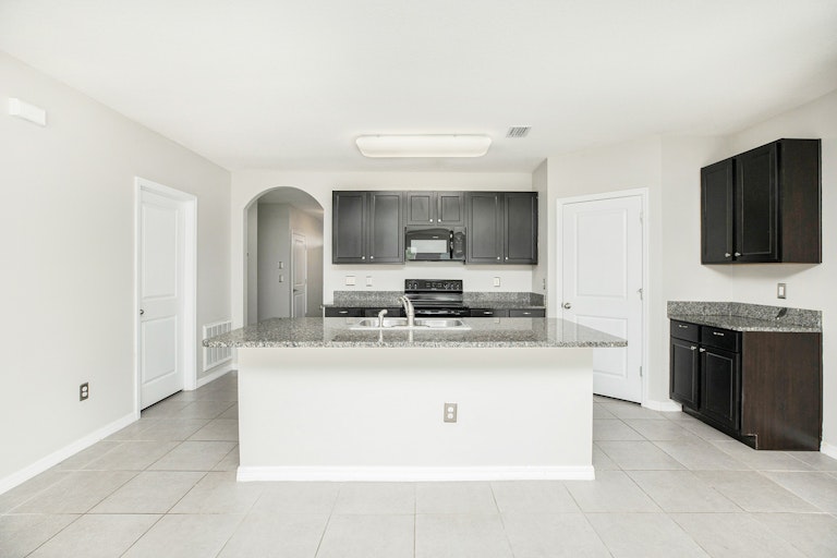 Photo 5 of 17 - 11816 Myrtle Rock Dr, Riverview, FL 33578