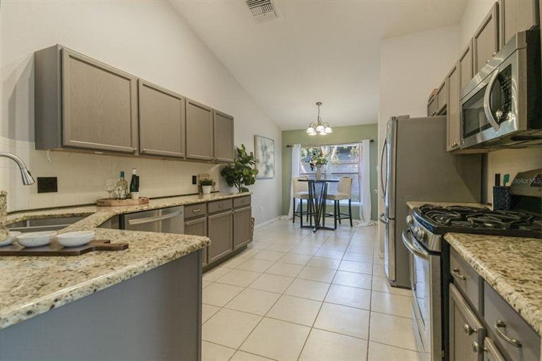 Photo 9 of 59 - 10102 Somersby Dr, Riverview, FL 33578