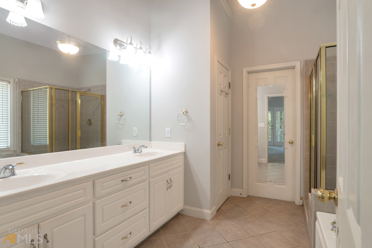 Photo 14 of 44 - 1122 Cayuga Ct, Dacula, GA 30019