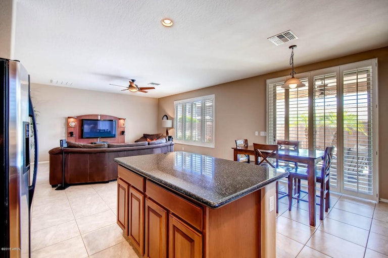 Photo 13 of 28 - 6233 W Bajada Rd, Phoenix, AZ 85083