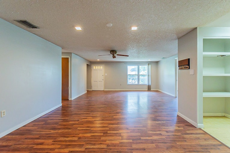 Photo 10 of 21 - 1735 Seneca Ave, Lakeland, FL 33801