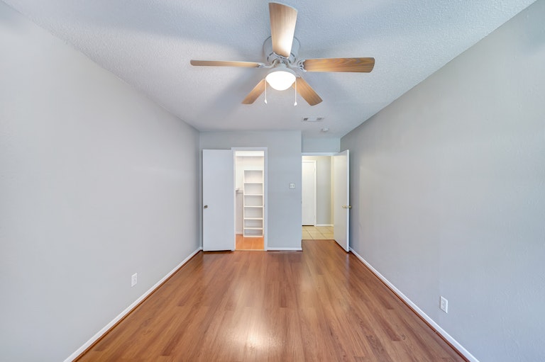 Photo 25 of 29 - 7344 Laurie Dr, Fort Worth, TX 76112