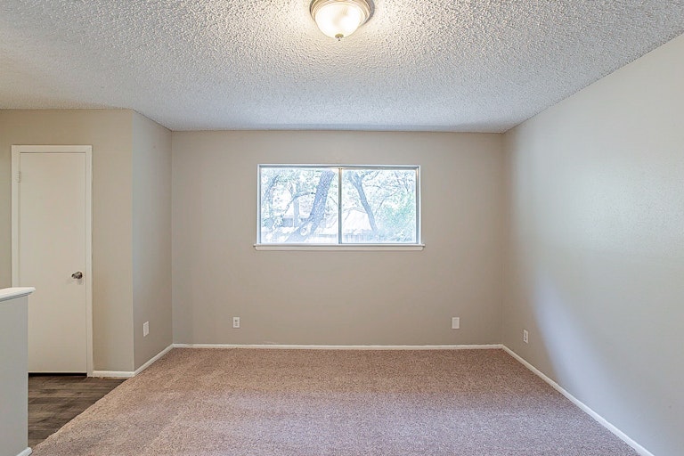 Photo 16 of 18 - 4927 Brandeis St, San Antonio, TX 78249