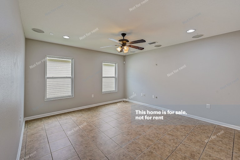 Photo 12 of 26 - 12109 Alexandra Dr, Jacksonville, FL 32218