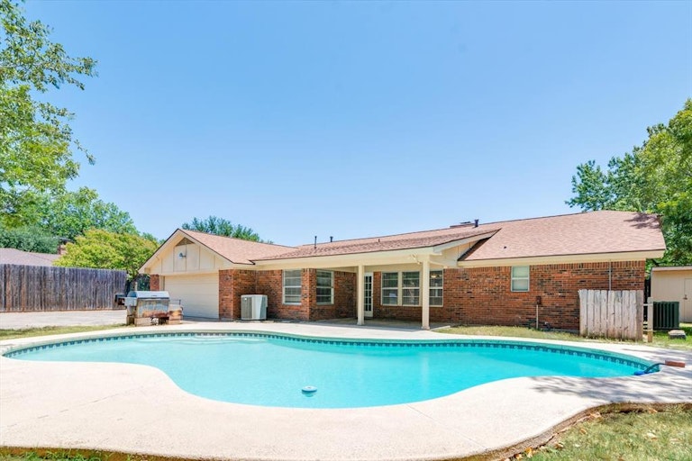 Photo 36 of 40 - 312 Greenbriar Ln, Colleyville, TX 76034
