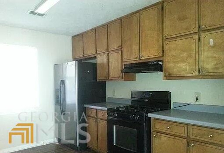 Photo 6 of 8 - 8546 Pineland Dr, Jonesboro, GA 30238
