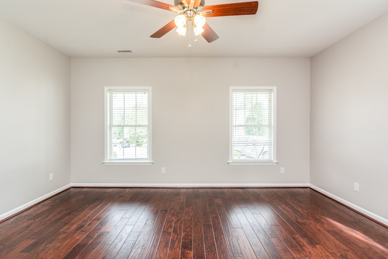 Photo 8 of 21 - 1006 Cantrell Ln, Apex, NC 27502