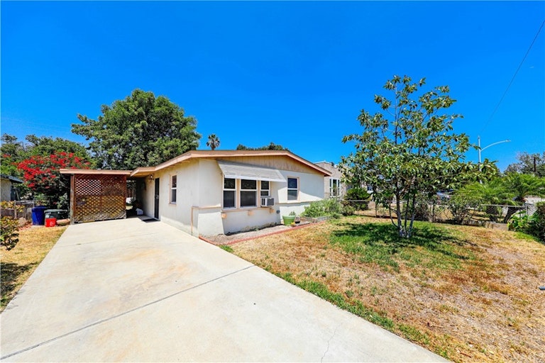 Photo 1 of 17 - 535 E Hollyvale St, Azusa, CA 91702