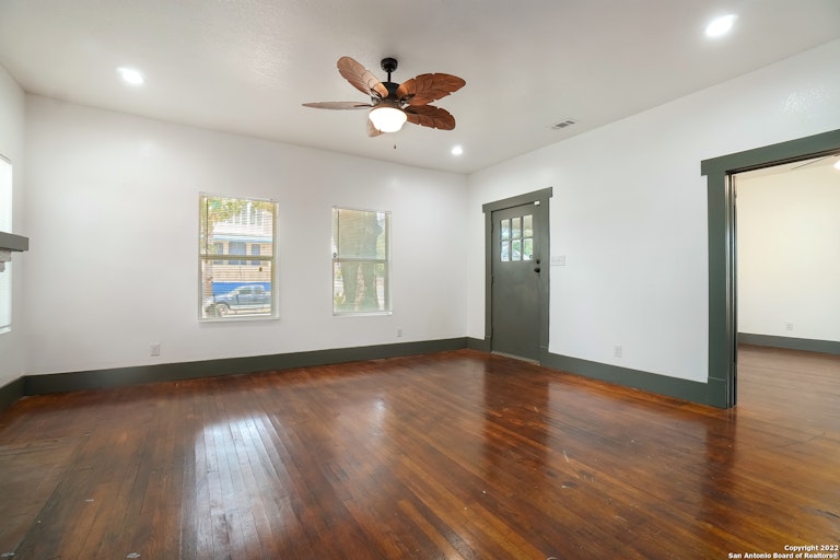 Photo 14 of 21 - 850 Hammond Ave, San Antonio, TX 78210