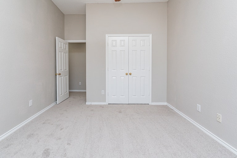 Photo 18 of 25 - 10170 Meadowcrest Dr, Benbrook, TX 76126