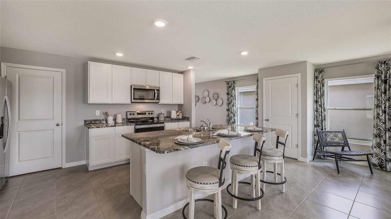 Photo 4 of 17 - 12216 Mountain Island Trl, Parrish, FL 34219
