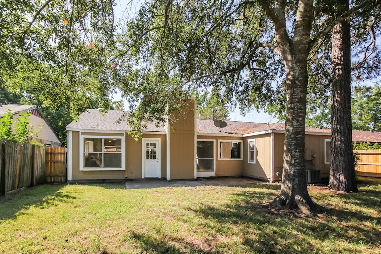 Photo 5 of 25 - 3911 Adonis Dr, Spring, TX 77373