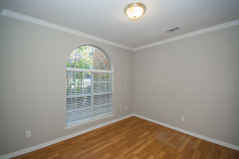 Photo 14 of 44 - 2712 Summerwood Ct, McKinney, TX 75072