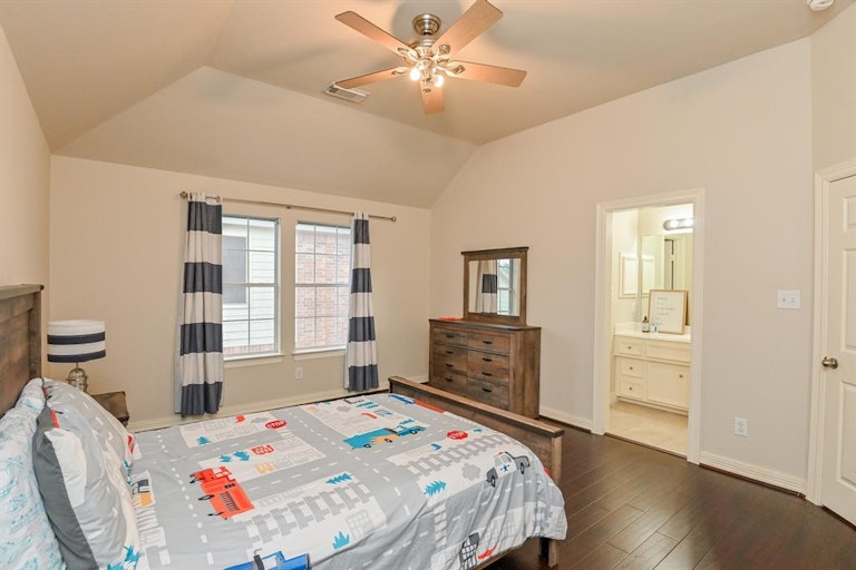 Photo 28 of 45 - 2606 Cottage Creek Ct, Pearland, TX 77584