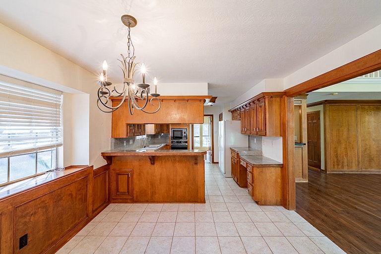 Photo 12 of 37 - 5522 Lone Cedar Dr, Kingwood, TX 77345