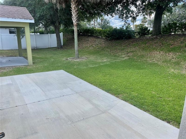 Photo 8 of 30 - 11603 Hammocks Glade Dr, Riverview, FL 33569