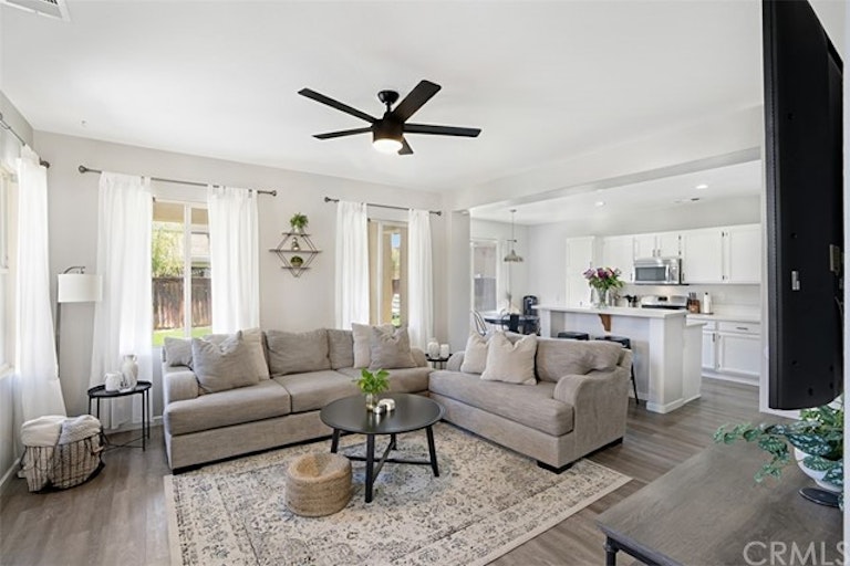 Photo 5 of 24 - 3916 Moravia Ct, Perris, CA 92571