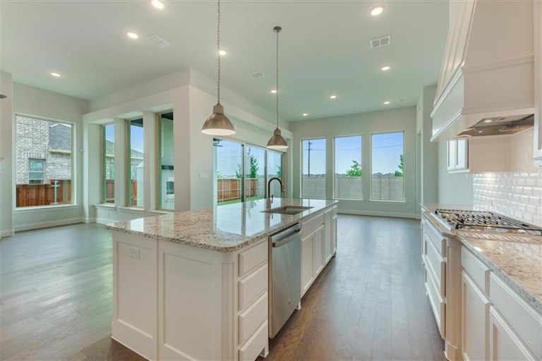 Photo 19 of 38 - 9442 Rockmount Dr, Dallas, TX 75243