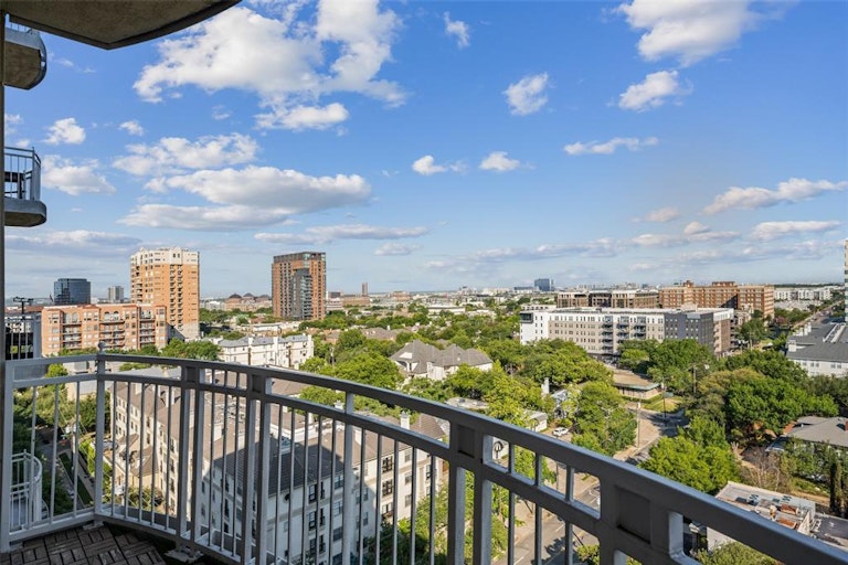 Photo 7 of 38 - 3225 Turtle Creek Blvd #1226, Dallas, TX 75219