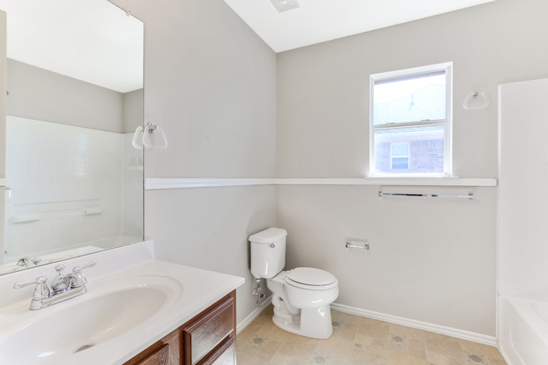 Photo 21 of 25 - 112 Matamoros St, Grand Prairie, TX 75051