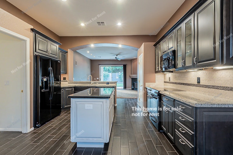 Photo 4 of 20 - 532 N Cambridge St, Gilbert, AZ 85233